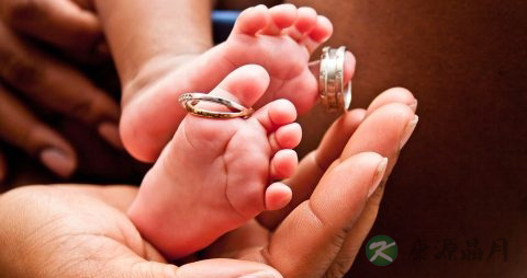 宝宝掉头发是怎么回事