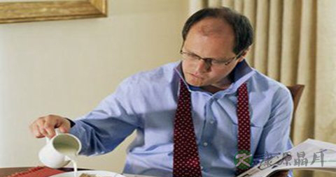 头顶脱发什么原因