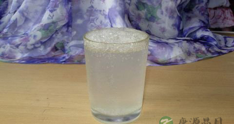 用小苏打洗不锈钢餐具会起电化学反应? 用小苏打洗不锈钢餐具会起电化学反应?