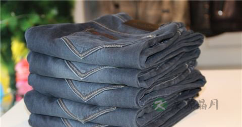 牛仔裤怎么清洗怎么保养