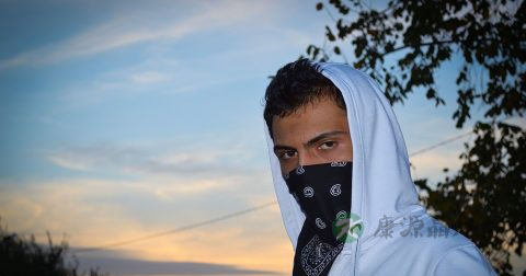 第一次刮胡子电动还是手动好