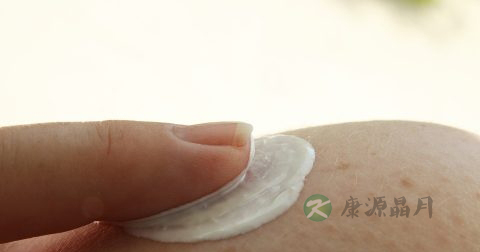 手上有小红点是什么东西