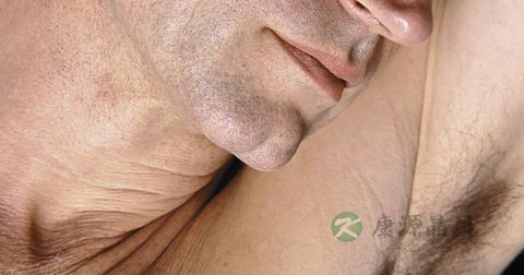 男性腋窝下疼痛是怎么回事