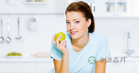 鱼尾纹暴露年龄 17招减少眼部皱纹