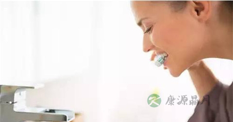 怀孕八个月刷牙流血怎么回事