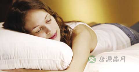 女人乳房小是怎么回事