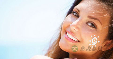 女白领常用电脑小心导致乳房下垂