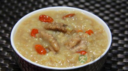 贫血变黄脸婆 试试九款补血养颜粥