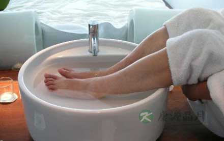 治疗手脚冰冷:食疗+按摩+泡脚 治疗手脚冰冷:食疗+按摩+泡脚