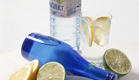 科学喝水有六招 喝出水润肌肤与健康