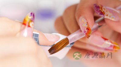美甲背后隐藏皮肤感染风险