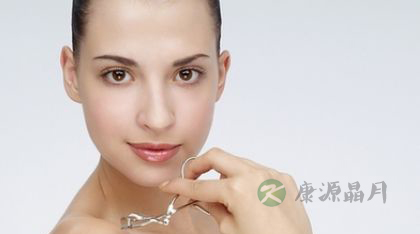 女人学会17招轻松击退黑眼圈