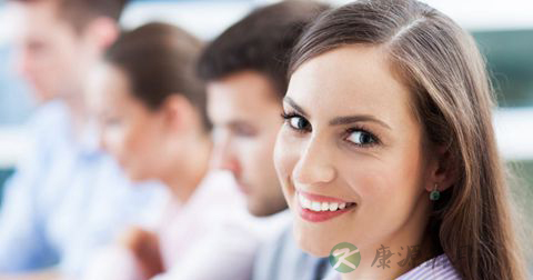 女性痛经可用艾叶水熏脚