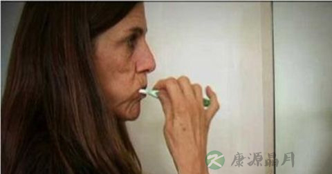 女人刷牙恶心呕吐怎么回事
