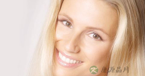 换种坐姿塑造美腿