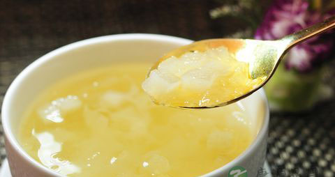 坐月子哺乳期能不能吃银耳