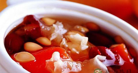 坐月子哺乳期能不能吃银耳