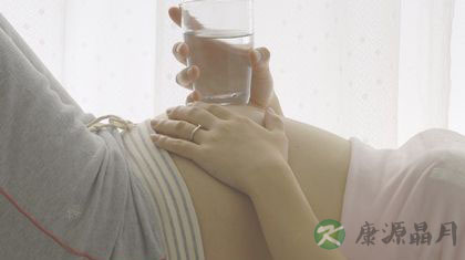 孕妇每天喝多少水？至少喝6-8杯水才合适