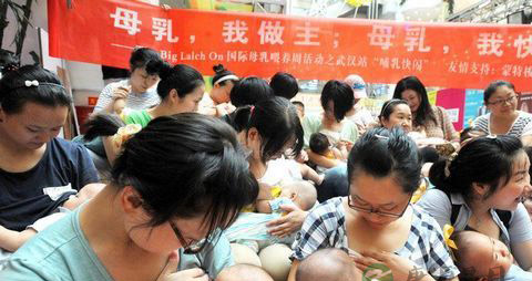 哺乳的正确打开方式！给宝宝哺乳的正确方法