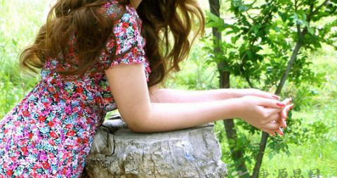 叉腰的姿势是不对的！孕期如何护腰