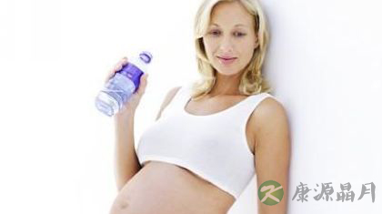 孕妇每天喝多少水？至少喝6-8杯水才合适