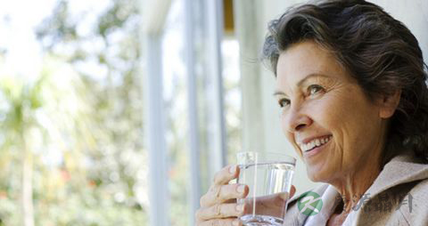 喝水能治疗高血压吗？