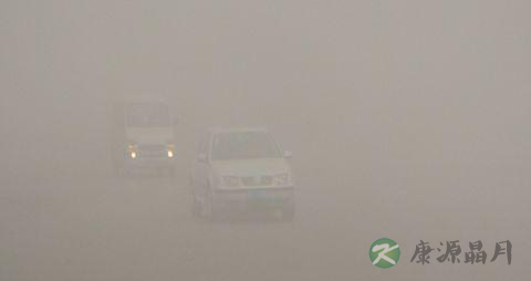 下雨天开车如何除雾安全行驶