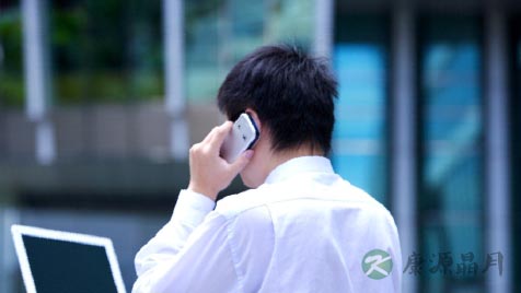 8个使用手机的错误方法危害健康