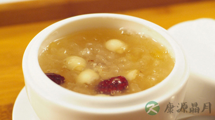 银耳莲子汤的功效作用与做法
