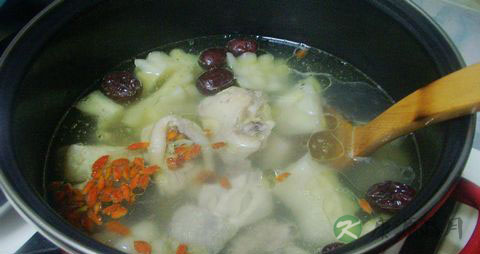 便秘食疗_冬天喝什么汤润肠通便