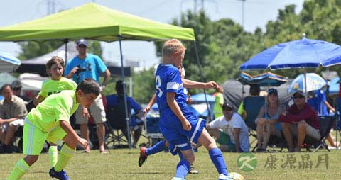 小孩几岁开始踢足球合适