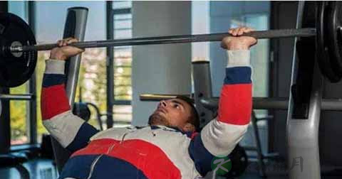 卧推两个月能提升多少