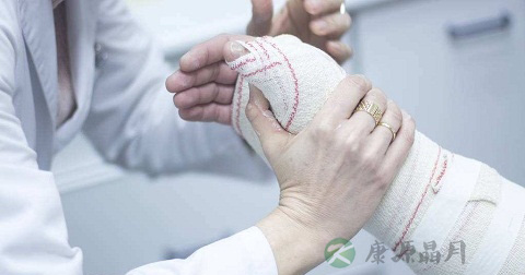 手突然脱臼是什么原因