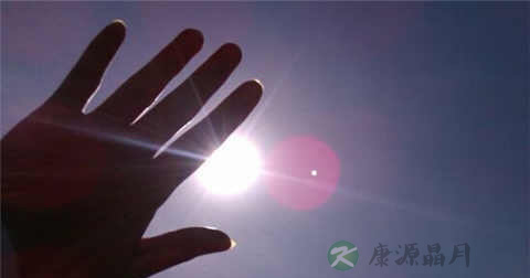 日光性皮炎怎么引起的