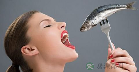 鱼刺卡在喉咙怎么办