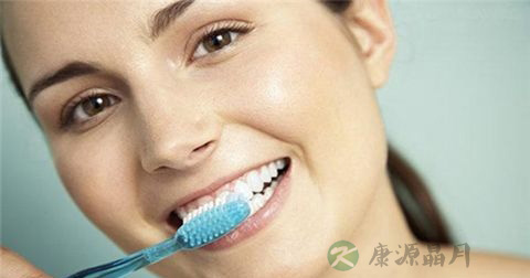牙线的使用方法