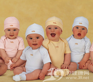 新生宝宝呕吐　妈妈要警惕