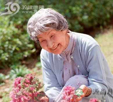 老花配镜要选择合适的