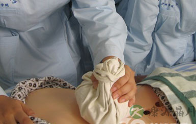 痛经自家疗 中药炒盐熨敷法