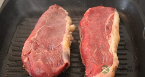 老人骨头摔断吃牛肉好吗