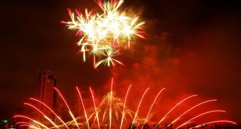 过年放烟花爆竹的好处