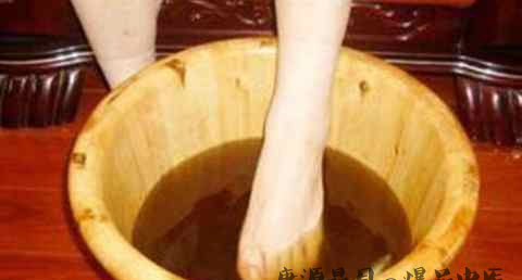 三伏天用艾叶泡脚好吗