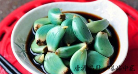 腊八蒜炒白菜的做法