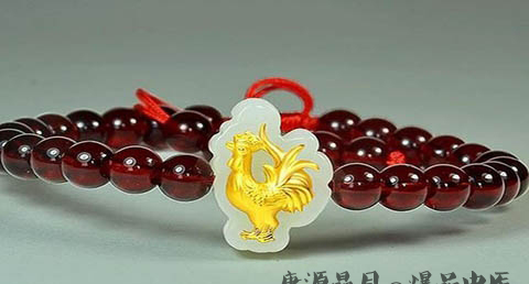 属鸡的本命年可以佩戴黄金吗