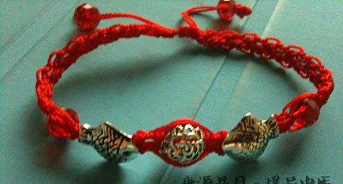 本命年红绳戴哪只手 本命年红绳戴哪只手