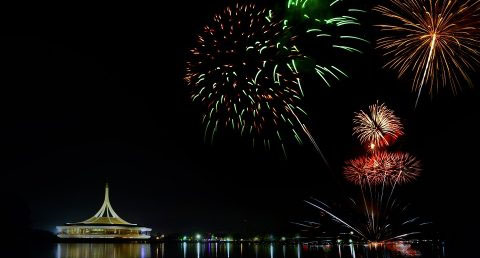 梦见过年放烟花好吗