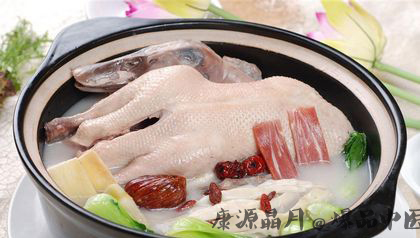 南京大暑的习俗：吃鸡喝鸭汤赏荷花 