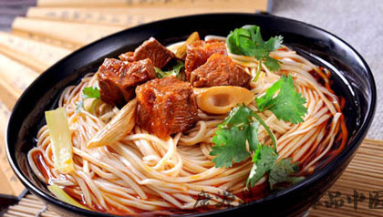 头伏饺子二伏面，三伏烙饼摊鸡蛋