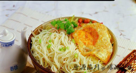 为什么有的地方大年初一吃面条