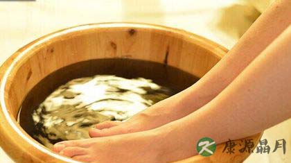 三伏天用艾叶泡脚好吗 三伏天用艾叶泡脚好吗